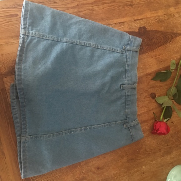 Denim button skirt - Picture 2 of 3